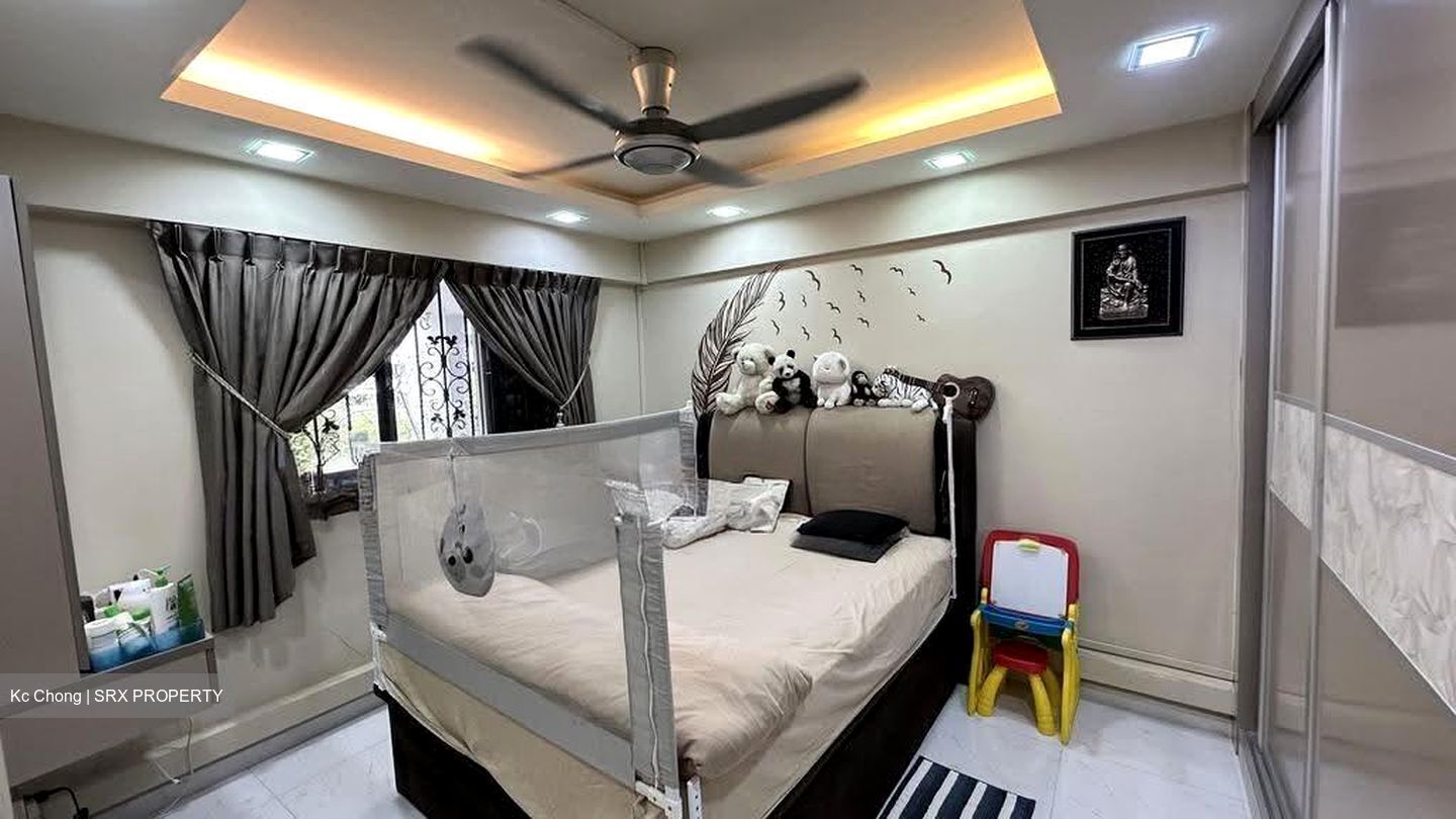 Blk 241 Jurong East Street 24 (Jurong East), HDB 3 Rooms #611102181